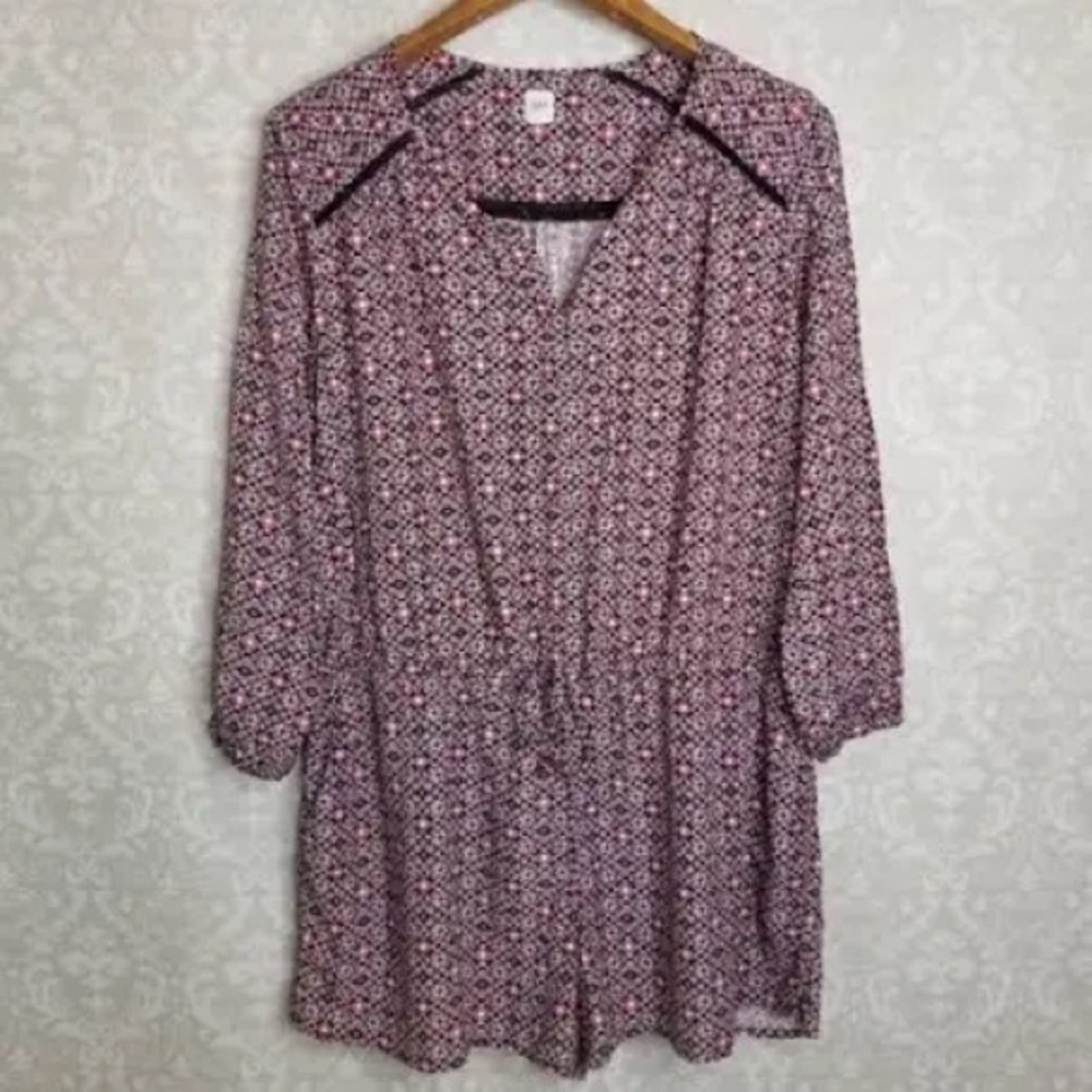 Gap long-sleeve printed drapey shorts romper, elastic waist, drawstring. Sz XXL